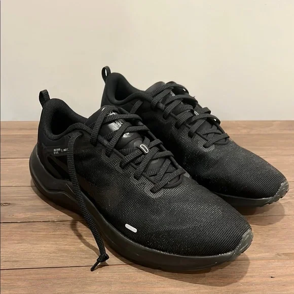 Nike Men's Black Athletic Shoes Size 12 - Picture 1 of 9